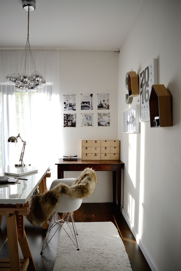 ściana tablicowa, farba tablicowa, pracownia, biurko ikea, biurko na koziołkach, domowa pracownia, ściana inspiracji
