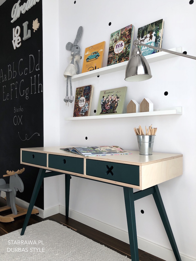 biurko kółko krzyżyk, biurko zielone, biurko dla dziecka, meble ze sklejki 